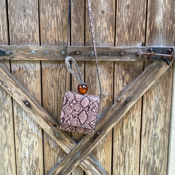 Isabelle Handbag (PETA Approved Vegan) - Picture 2 of 8